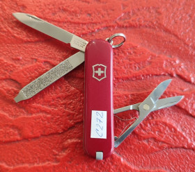 Ножі, мультітули Ножи, мультитулы ^/--/^ Нож-брелок Victorinox Classic SD [C /--/ 272] ^_^^^ Ніж-брелок Victorinox Classic SD [C /--/ 272] - фото фото фото