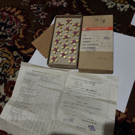 Транзистори Транзисторы ^/--/^ Транзистори 2 /--/ Т /--/ 934 /--/ Б, новые, ВП, позолота. Мегаредкость. Смотрите фото/описание. Лот 1  шт. ^_^^^ Транзисторі 2 /--/ Т /--/ 934 /--/ Б, нові, ВП, позолота. Мегаредкость. Дивіться фото / опис. Лот 1 шт. - фото фото фото