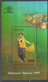 Індонезія Индонезия ^/--/^ Индонезия 1997 национальная одежда и танцы бл. ^_^^^ Індонезія 1997 національний одяг і танці бл. - фото фото фото