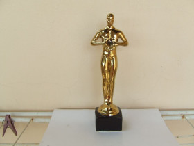 Статуетки, Скульптури, Фігурки, Фарфор Статуэтки, Скульптуры, Фигурки, Фарфор ^/--/^ Керамика статуэтка Оскар в позолоте раз. 26 х 9 см. 2010 . гг. ^_^^^ Кераміка статуетка Оскар у позолоті раз. 26 х 9 см. 2010. - фото фото фото