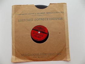 Платівки Пластинки ^/--/^ Пластинка патефонная На футболе Мария Миронова и Александр Менакер ^_^^^ На футболі Марія Миронова та Олександр Менакер - фото фото фото