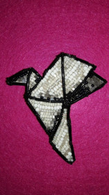 Готові вироби Готовые изделия ^/--/^ Брошка журавлик орігамі з бісеру. ^_^^^ Брошка клюквы оригами из бисера. - фото фото фото