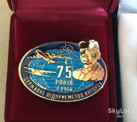 Пам'ятні і ювілейні Памятные и юбилейные ^/--/^ 75 років ДЕРЖАВНЕ ПІДПРИЄМСТВО АНТОНОВ з 1946  2021 без номера і червоному футлярі ^_^^^ 75 лет Государственное предприятие Антонов с 1946 2021 без номера и красного футляра - фото фото фото