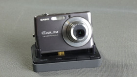 Casio Casio ^/--/^ Цифровой фотоаппарат Casio Exilim EX-2700 7.2 /--/ Mpix Exilim Optical 3 /--/ х 6.2-18.6 /--/ мм + докстанция Вживане ^_^^^ Casio Exilim EX-2700 7.2 /--/ Mpix + докстанція - фото фото фото