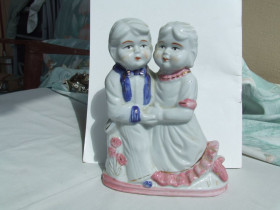 Статуетки, Скульптури, Фігурки, Фарфор Статуэтки, Скульптуры, Фигурки, Фарфор ^/--/^ Фарфор дівчина та хлопець роз. 18 х 16 см. 1995 роки європа ^_^^^ Фарфор девушка и парень раз. 18 х 16 см. 1995 год европа - фото фото фото