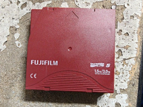 Інше Другое ^/--/^ Ленточный картридж Fujifilm LTO 5 Ultrium Data Cartridge 1.5 /--/ Tb / 3.0 /--/ Tb № 263004301 ^_^^^ Сточний картридж Fujifilm LTO 5 Ultrium Data Cartridge 1.5 /--/ Tb / 3.0 /--/ Tb No 263004301 - фото фото фото