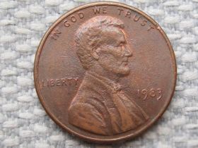 Обігові Обиходные ^/--/^ США, 1 цент 1983 года #1702 ^_^^^ США, 1 цент 1983 року #1702 - фото фото фото