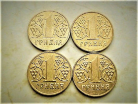 Обігові Обиходные ^/--/^ 1 гривня 2001 рік Україна &amp;quot; Залишки Штемпельного Блиска &amp;quot; 4 штуки одним лотом  (47...) ^_^^^ 1 гривна 2001 год Украина &amp;quot; Остатки Штемпельного Блиска &amp;quot; 4 штуки одним лотом (47...) - фото фото фото