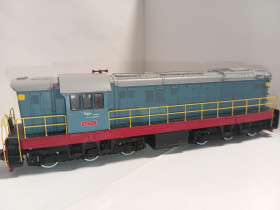 H H ^/--/^ Тепловоз ЧМЕ /--/ 3 УЗ Укрзалізниця. Piko - фото фото фото