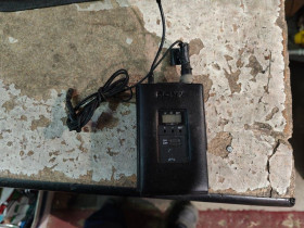 Мікрофони Микрофоны ^/--/^ UHF синтезированный передатчик Sony WRT-822 /--/ B № 241311103 ^_^^^ UHF синтезований передавач Sony WRT-822 /--/ B No 241311103 - фото фото фото