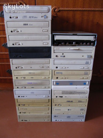 Приводи Приводы ^/--/^ CD-Rom та CD-RW початку 2000 /--/ х, надлишки з запасів, робочі ^_^^^ CD-Rom и CD-RW начала 2000 /--/ х, излишки из запасов, рабочие - фото фото фото
