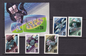 Освоєння космосу Освоение космоса ^/--/^ Космос .  Россия 1993 г  MNH  - блок + марки ^_^^^ Росія 1993 MNH - блок + марки - фото фото фото