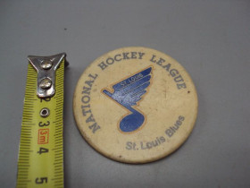 Інше Другое ^/--/^ Знак круглый National Hockey League St. Louis Blues хоккей Pinback Button NHL №17010 ^_^^^ National Hockey League St. Louis Blues хокей Pinback Button NHL No /--/ 17010 - фото фото фото