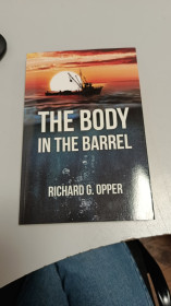 Книги на іноземних мовах Книги на иностранных языках ^/--/^ Книга Richard G. Opper — The Body in the Barrel ^_^^^ Richard G. Opper — The Body in the Barrel - фото фото фото