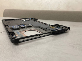 Корпуса Корпуса ^/--/^ Dell Latitude E /--/ 5540, нижня частина корпусу + материнська плата, не робоча, динаміки, вентилятор, шлейфи та інше ^_^^^ Dell Latitude E /--/ 5540, нижняя часть корпуса + материнская плата, не рабочая, динамики, вентилятор, шлейфы и прочее - фото фото фото