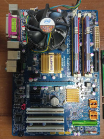 Материнські плати Материнские платы ^/--/^ GIGABYTE GA-EP /--/ 35-DS /--/ 3 /--/ L + GeForce 8600 GT 512 /--/ Mb + 2 /--/ Gb DDR /--/ 2 - фото фото фото