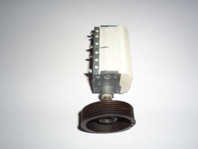 Конденсатори Конденсаторы ^/--/^ Конденсатор КПВ - 4   ( LG - 105/1 /--/ X ) ^_^^^ Конденсатор КПВ - 4 ( LG - 105/1 /--/ X ) - фото фото фото