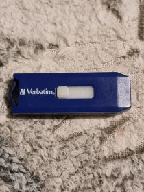 USB флешнакопичувачі USB флешнакопители ^/--/^ Флешка 4 гб verbatim 8.19/18.2 синяя вербатим ^_^^^ Флешка 4 гб verbatim 8.19/18.2 синя вербатим - фото фото фото