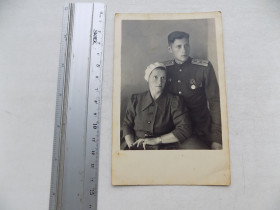 Листи, фото Письма, фото ^/--/^ Фотография Военный с женщиной 1947 года 14 /--/ х /--/ 9 см ^_^^^ Військовий з жінкою 1947 року 14 /--/ х /--/ 9 см - фото фото фото