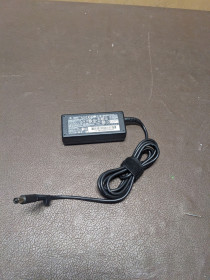 Блоки живлення Блоки питания ^/--/^ 2252 Блок живлення HP 19.5 /--/ V 3.33 /--/ A ^_^^^ 2252 Блок питания HP 19.5 /--/ V 3.33 /--/ A - фото фото фото