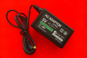 Комплектуючі Комплектующие ^/--/^ Блок питания, зарядное psp fat 1000, 2000 для sony psp fat slim 3000 ^_^^^ Блок живлення, зарядне psp fat 1000, 2000 для sony psp fat slim 3000 - фото фото фото