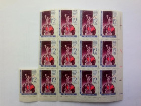 СРСР - СССР - ^/--/^ СССР 1965 г.  ДЕНЬ КОСМОНАВТИКИ. Часть листа 13 м., с клеем, без наклеек. Сол. 3187,  чистые. ^_^^^ СРСР 1965 р. День космонавтики. Частина аркуша 13 м., з клеєм, без наклейок. Сол. 3187, чисті. - фото фото фото