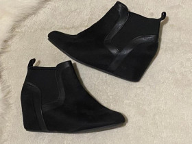Ботильйони Ботильоны ^/--/^ Чорні замшеві ботильйони на танкетці dorothy perkins ^_^^^ Черные замшевые ботиллионы на танкетке dorothy perkins - фото фото фото