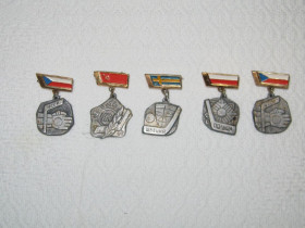 Спортивні Спортивные ^/--/^ Значок Чемпионат мира по хоккею Москва 1973 г. подвес ^_^^^ Значок Чемпіонат світу з хокею Москва 1973 підвіс - фото фото фото