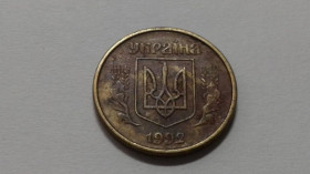 Інше Другое ^/--/^ Брак № 001. 10 копеек 1992 года. 2.1(2)ВАм. Сдвоены средняя и правая части трезуба. ^_^^^ Шлюб No 001. 10 копійок 1992 року. 2.1(2)ВАМ. Здвоєні середня і права частини тризуба. - фото фото фото