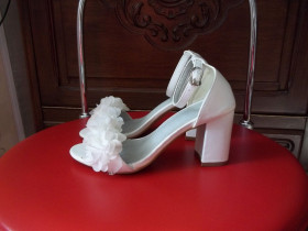 Туфлі Туфли ^/--/^ Prom       ( 35 р - стелька 22 см ) Женские белые босоножки туфли на свадьбу выпускной Турция Б /У ^_^^^ Prom ( 35 р - стелька 22 см ) Жіночі білі босоніжки туфлі на весілля випускна Туреччина Б / У - фото фото фото