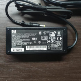Зарядні пристрої, кабелі Зарядные устройства, кабели ^/--/^ Блок питания HP 18.5 /--/ v 2.7 A размер d /--/ 4.8 /--/ x /--/ 1.7 с сетевым кабелем ^_^^^ Блок живлення HP 18.5 /--/ v 2.7 A розмір d /--/ 4.8 /--/ x /--/ 1.7 з мережевим кабелем - фото фото фото