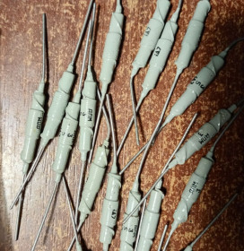 Інші радіокомпоненти Другие радиокомпоненты ^/--/^ Дроселі нові ДПМ-3 5 мкгн ^_^^^ Дроссели новые ДПМ-3 5 мкгн - фото фото фото