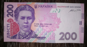 Загальнодержавні випуски Общегосударственные выпуски ^/--/^ 200 гривень 2014 Гонтарева Cерія ТБ № 6041049. Зах. стрічка з штрихами, рисками. AUNC - UNC ^_^^^ 200 гривен 2014 Гонтарева Cерия ТВ No 6041049. Зах. лента со штрихами, чертами. AUNC - UNC - фото фото фото