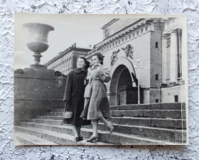 Листи, фото Письма, фото ^/--/^ Дівчата на сходах 1940-50 ^_^^^ Девушки на лестнице 1940-50 - фото фото фото