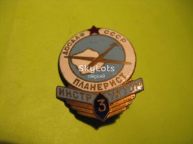 Відзнаки Знаки отличий ^/--/^ Знак  Планерист ИНСТРУКТОР 3 класса ДОСААФ СССР 60-е годы тяж.мет. ^_^^^ Планерист ІНСТРУКТОР 3 класу ДОСААФ СРСР 60-і роки тяж.мет. - фото фото фото