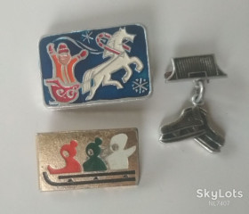 Інше Другое ^/--/^ ЗНАЧОК С Новым Годом Дед Мороз Сани Дети Коньки ^_^^^ З Новим роком Дід Мороз Сані Діти Коньки - фото фото фото