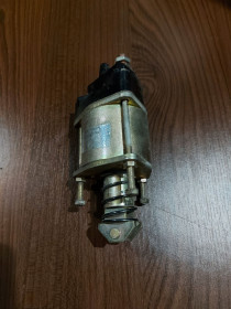 Інші автозапчастини Другие автозапчасти ^/--/^ Реле втягуюче 2101, 2102, 2103, 2104, 2105, 2106, 2107 старого зразка AT. ^_^^^ Реле втягивает 2101, 2102, 2103, 2104, 2105, 2106, 2107 старого образца AT. - фото фото фото