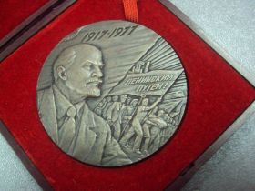 Медалі СРСР Медали СССР ^/--/^ медаль настольная 60 лет революции с футляром №10349 ^_^^^ медаль настільна 60 років революції з футляром No /--/ 10349 - фото фото фото