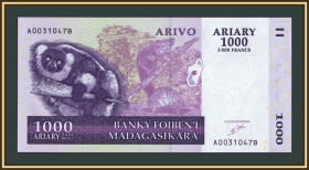 Мадагаскар Мадагаскар ^/--/^ Мадагаскар 1000 ариари  (5000 франков) 2004 P-89  (89 /--/ a) UNC ^_^^^ Мадагаскар 1000 аріарі (5000 франків) 2004 P-89 (89 /--/ a) UNC - фото фото фото