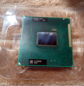 Процесори Процессоры ^/--/^ Процессор B /--/ 940  (аналог Intel i /--/ 3 2310 /--/ m) 2.0 GHz ядер – 2, потоків – 2. Intel HD Graphics . ^_^^^ Процесссор B /--/ 940 2.0 GHz ядер – 2, потоков – 2. Intel HD Graphics. - фото фото фото