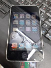 Портативні плеєри Портативные плееры ^/--/^ #1602 Sklad Ipod Touch 2 /--/ Gen 32 /--/ GB ^_^^^ Ipod Touch 2 /--/ Gen 32 /--/ GB - фото фото фото