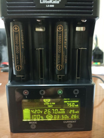 Зарядні пристрої, кабелі Зарядные устройства, кабели ^/--/^ Зарядний пристрій зарядка для акумулятора 18650 та інших 4 комірки дисплей тестування ємності Lii-600 LiitoKala ^_^^^ Зарядное устройство зарядка для аккумулятора 18650 и других 4 ячейки дисплей тестирования емкости LiitoKala - фото фото фото
