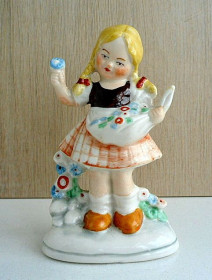 Статуетки, Скульптури, Фігурки, Фарфор Статуэтки, Скульптуры, Фигурки, Фарфор ^/--/^ &amp;quot;ДЕВОЧКА С ЦВЕТАМИ&amp;quot; красивая статуэтка  Старая Германия &amp;quot;BERTRAM&amp;quot; фарфор РЕДКАЯ!!! ^_^^^ &amp;quot;Дівчинка з квітами &amp;quot; красива статуетка Стара Німеччина &amp;quot;BERTRAM &amp;quot; фарфор Рідка!!! - фото фото фото