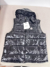 Інше Другое ^/--/^ Жилетка чоловіча MONCLER Black глянц ^_^^^ Жилетка мужская MONCLER Black глянц - фото фото фото