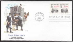 Америка Америка ^/--/^ США 1988 ТРАНСПОРТ ПАТРУЛЬНЫЙ ВАГОН КАРЕТА КОНИ ПОЛИЦИЯ ЗАКОН ПОРЯДОК ЮСТИЦИЯ КПД Mi.2024 ^_^^^ США 1988 ТРАНСПОРТ ПАТРУЛЬНИЙ ВАГОН ККД Mi.2024 - фото фото фото