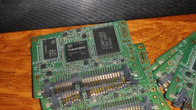 Твердотільні SSD-накопичувачі Твердотельные SSD-накопители ^/--/^ 17 /--/ шт Ssd 4 /--/ gb 2.5 SATA III флешка #3 ^_^^^ 17 Ssd 4 /--/ gb 2. 5 SATA III флешка #3 - фото фото фото