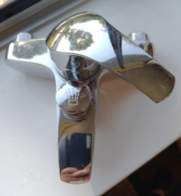 Крани, змішувачі Краны, смесители ^/--/^ Змішувач для ванної GROHE. ^_^^^ Смеситель для ванной GROHE. - фото фото фото