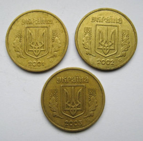 Обігові Обиходные ^/--/^ 1 гривня = 2001, 2002, 2003 р = УКРАЇНА = 3 монети ^_^^^ 1 гривна = 2001, 2002, 2003 г = Украина = 3 монеты - фото фото фото