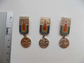 Інше Другое ^/--/^ Значок СССР Спорт Универсиада 1973 год 3 шт ^_^^^ Значок СРСР Спорт Універсіада 1973 3 шт - фото фото фото