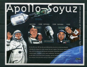 Освоєння космосу Освоение космоса ^/--/^ Гвиана Гайана    Guyana 2001 Space 2000 Mi 6986-6988 USA-USSR Cooperation MNH Cv Imperf ^_^^^ Гвіана Гайана Guyana 2001 Space 2000 Mi 6986-6988 USA-USSR Cooperation MNH Cv Imperf - фото фото фото